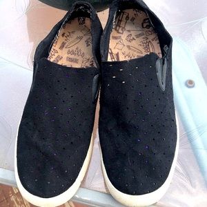 Free water slip on shoes black size 9